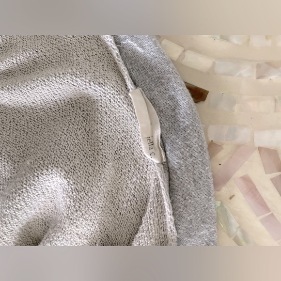 Distressed grey sweater - Picture 7 of 8